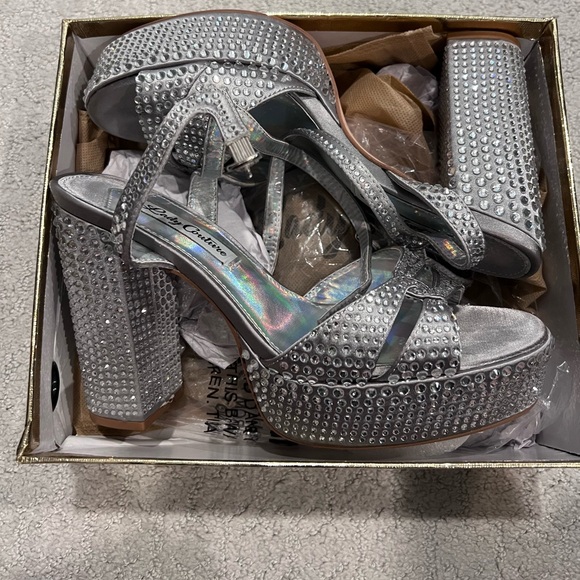 LADY COUTURE DOLL PLATFORM DRESS SANDALS Size 8 - Picture 4 of 4